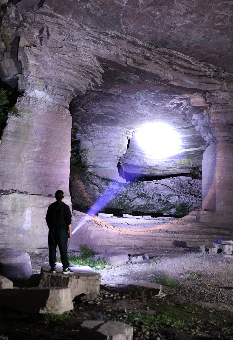 Manufacturer's Hot Selling High-Power Aluminum Alloy Flashlight 26650 Battery USB Recharge